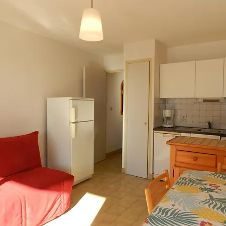 Charmant 2 Pieces Avec Terrasse, Parking Privatif, A 800m De La Plage Et Commerces, - Fr-1-251-783 *